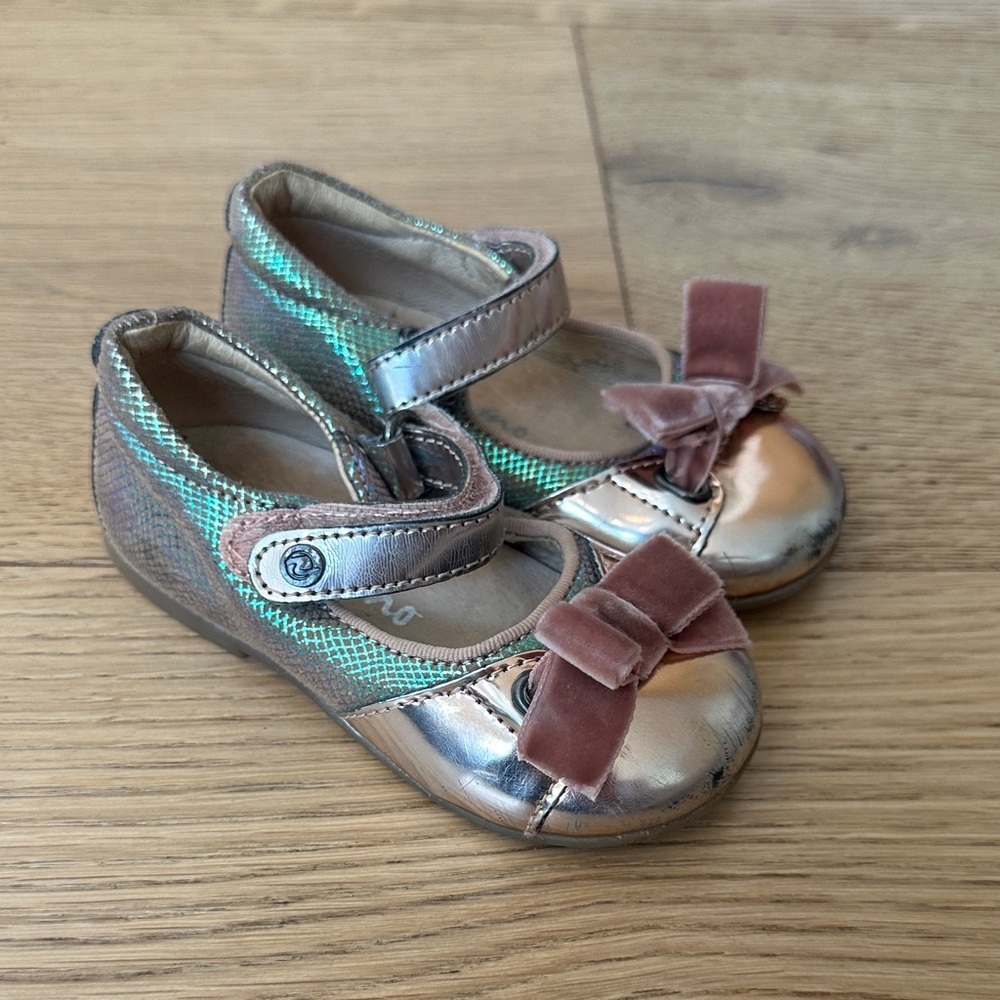Naturino Metallic Kids Shoes with Bow 21 - Picture 1 of 3